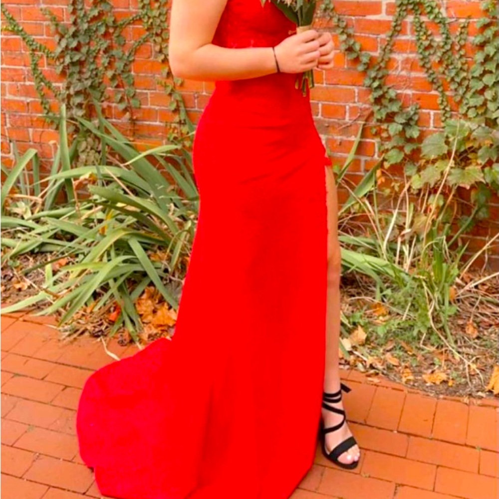 Beautiful dress worn once. Like new.